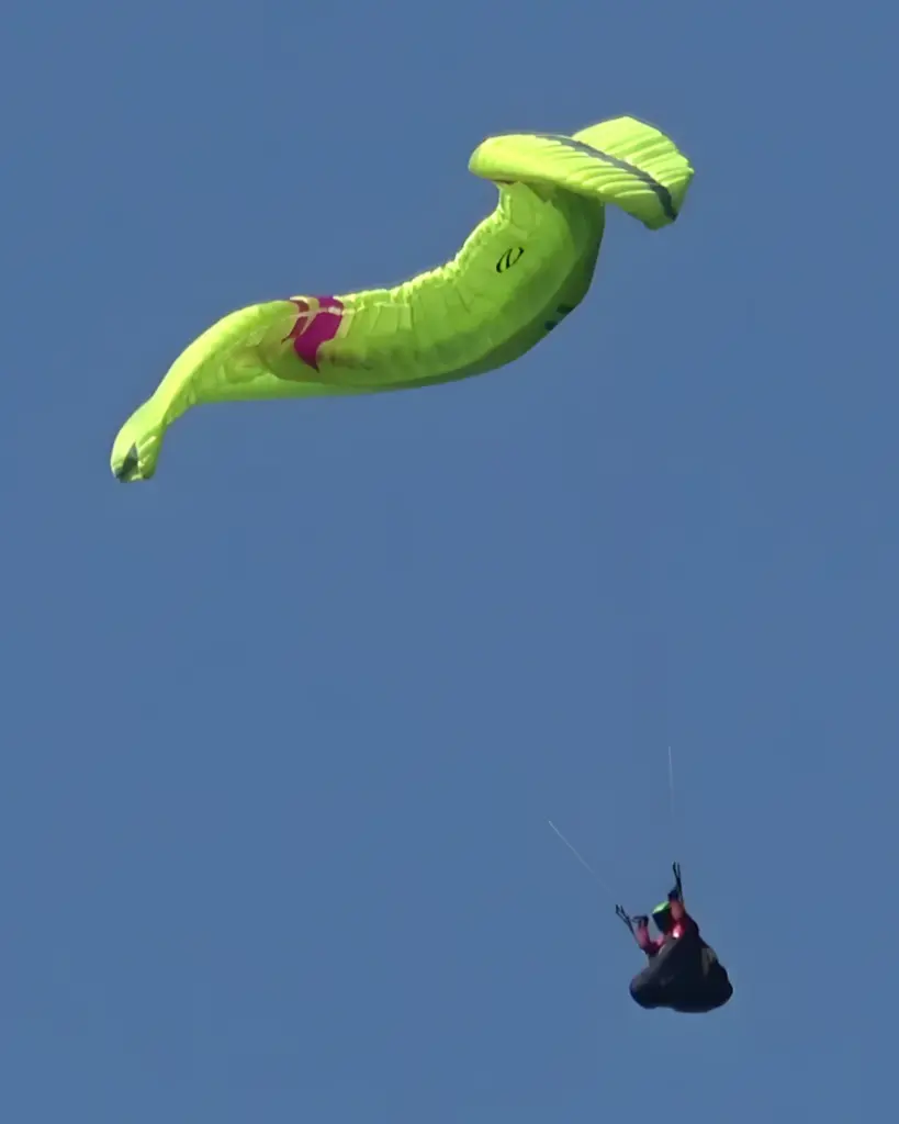 B-Stall verformt Gleitschirm